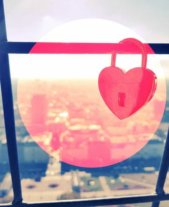 picture of a heart padlock