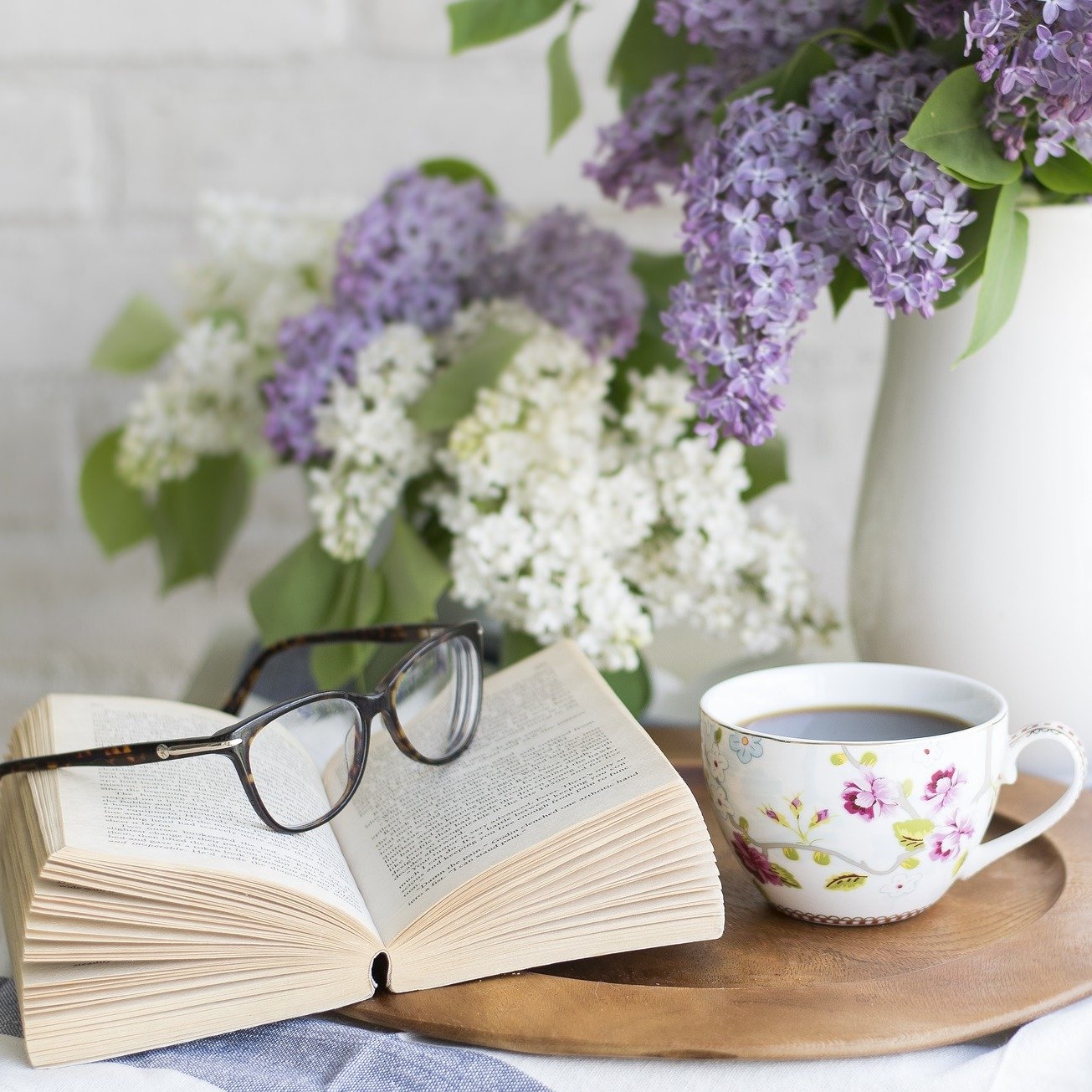 Un bon livre et une tasse de thé, le combo parfait